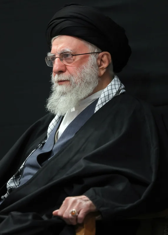 تابلوفرش طرح رهبر شهید ایران سید علی خامنه ای کد 9802