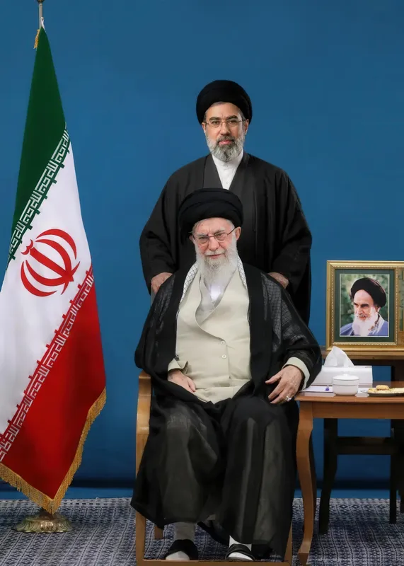 تابلوفرش آیت الله سید علی خامنه ای و سید مجتبی خامنه ای کد 9816